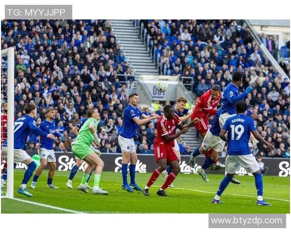 利物浦与埃弗顿激战正酣双方争夺默西塞德郡荣誉之战